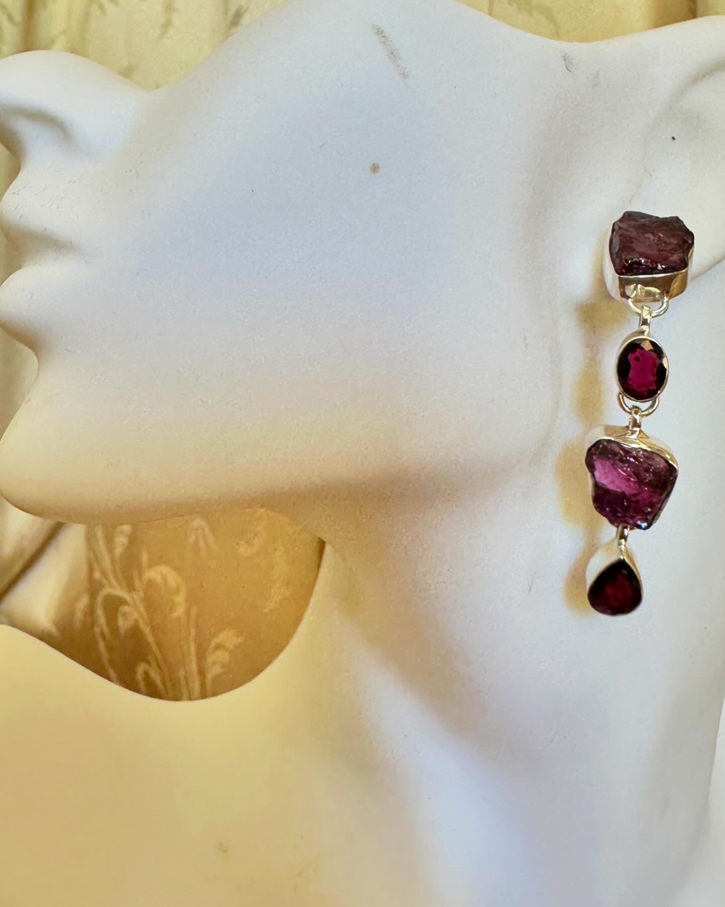 Garnet-Raw and Polished