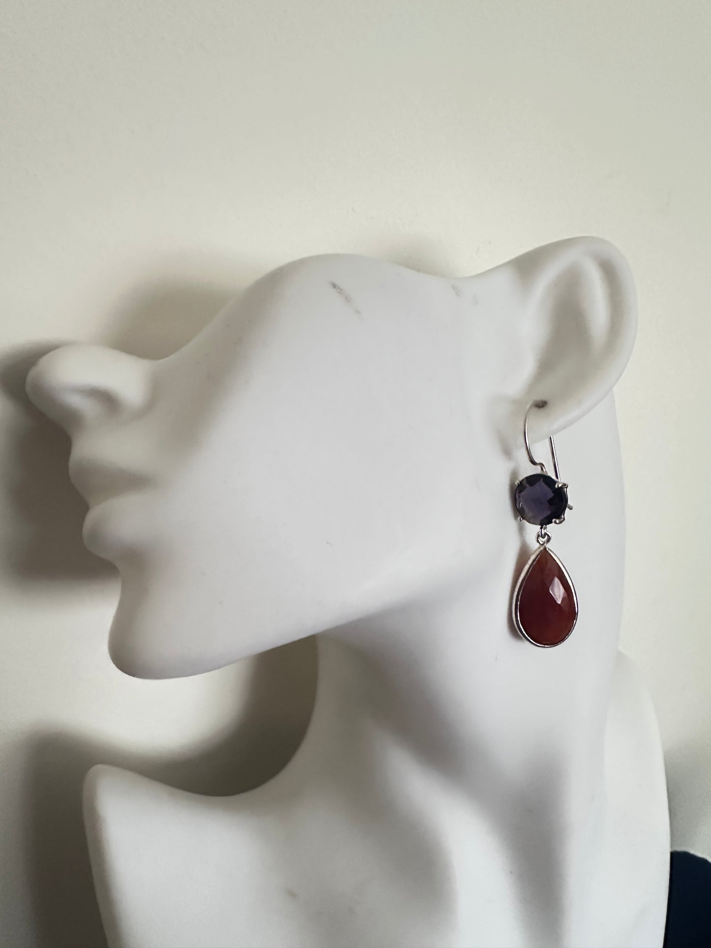 Red Onyx with Amethyst
