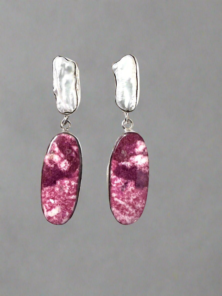Thulite with Biwa Pearl