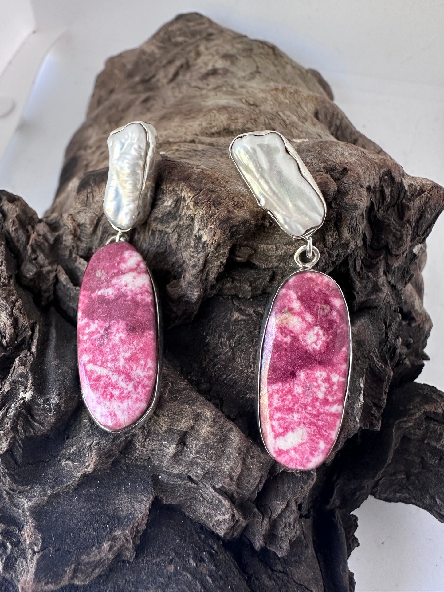Thulite with Biwa Pearl