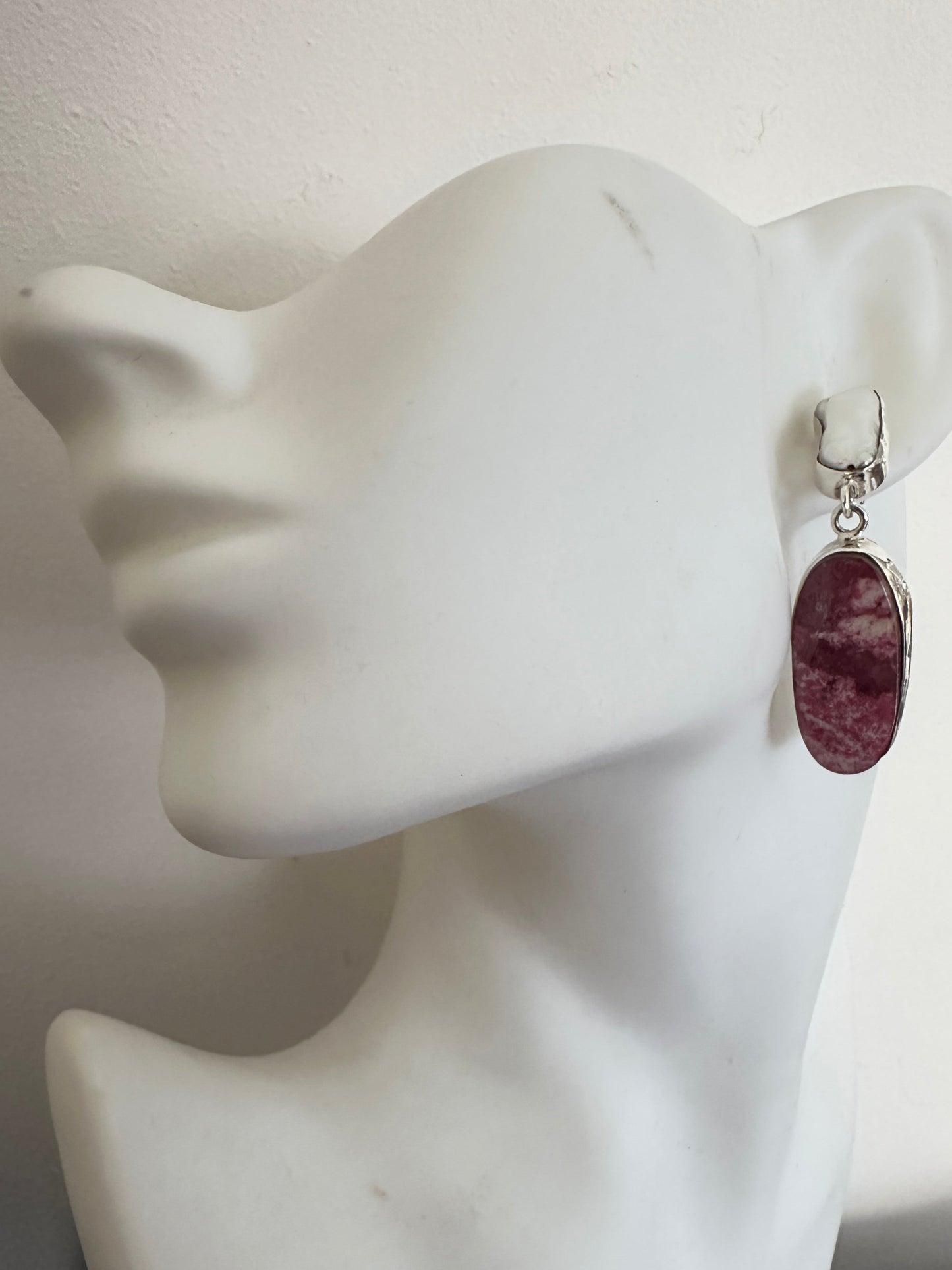 Thulite with Biwa Pearl