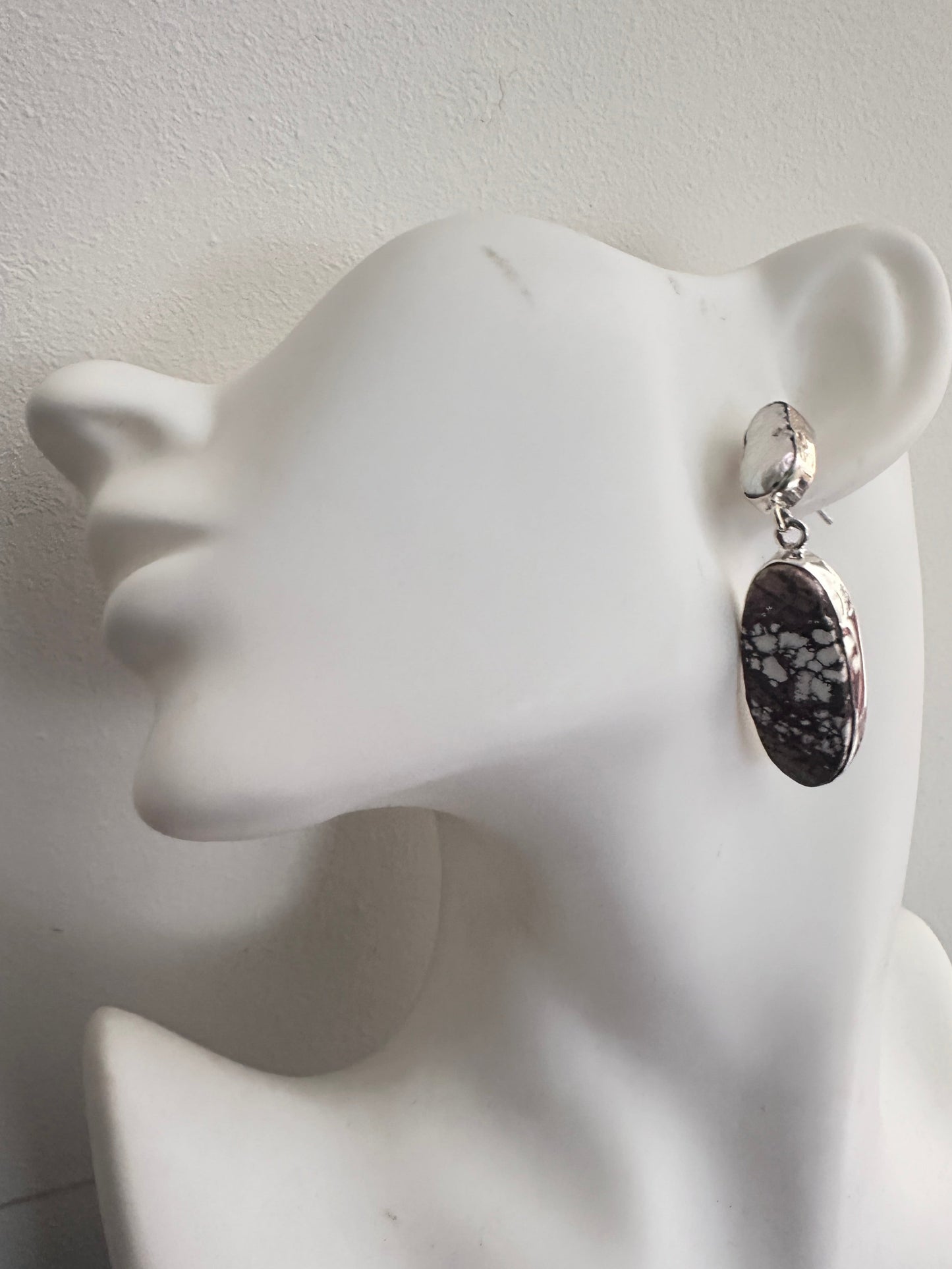 Wild Horse Magnesite with Biwa Pearl