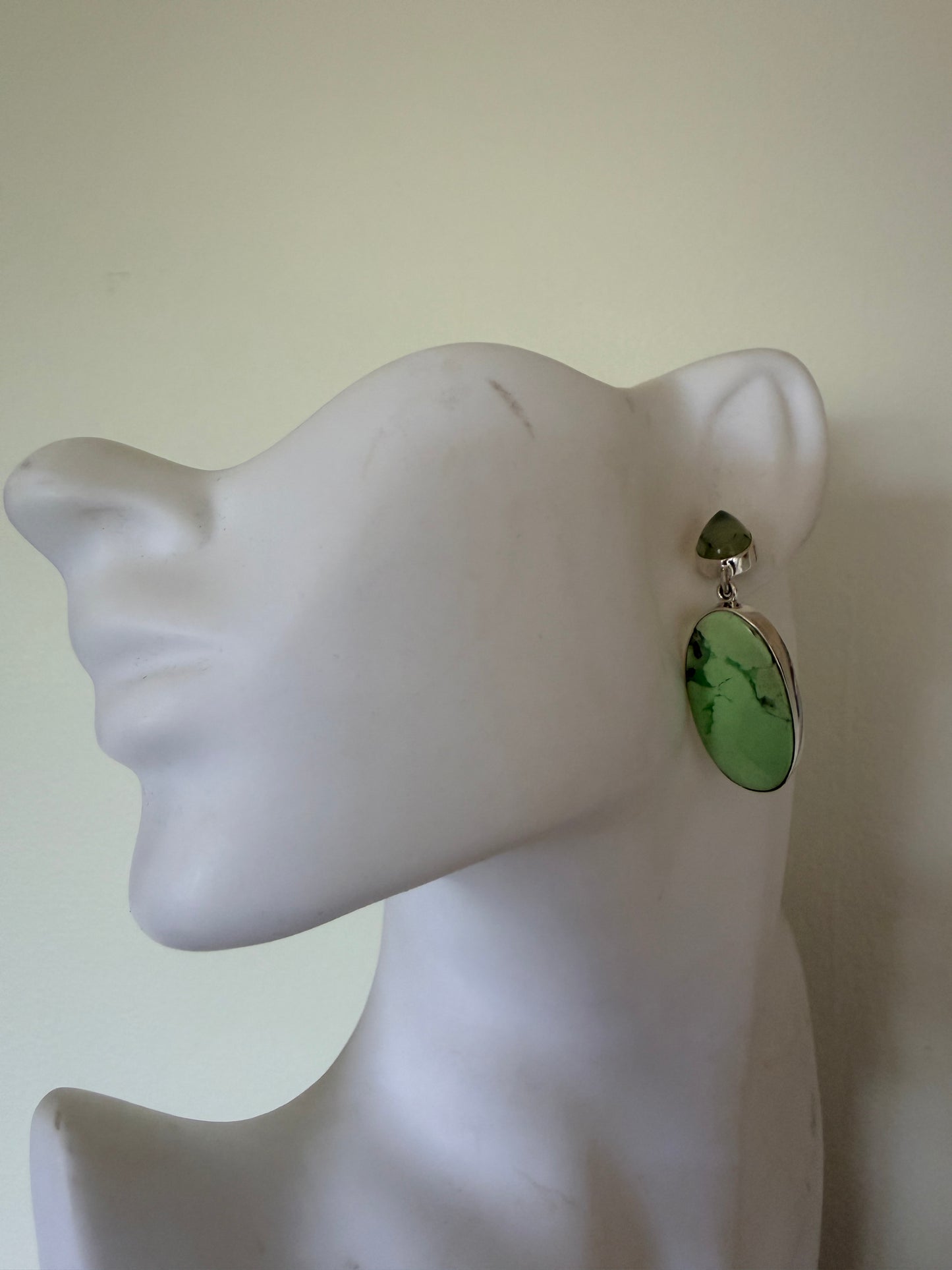 Green Kyanite with Lemon Chrysoprase