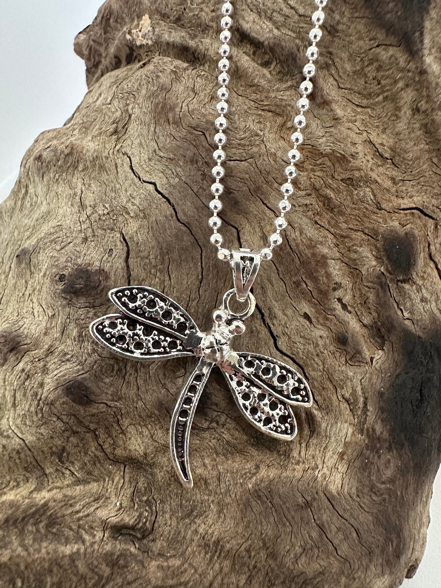 Dragonfly - curved tail