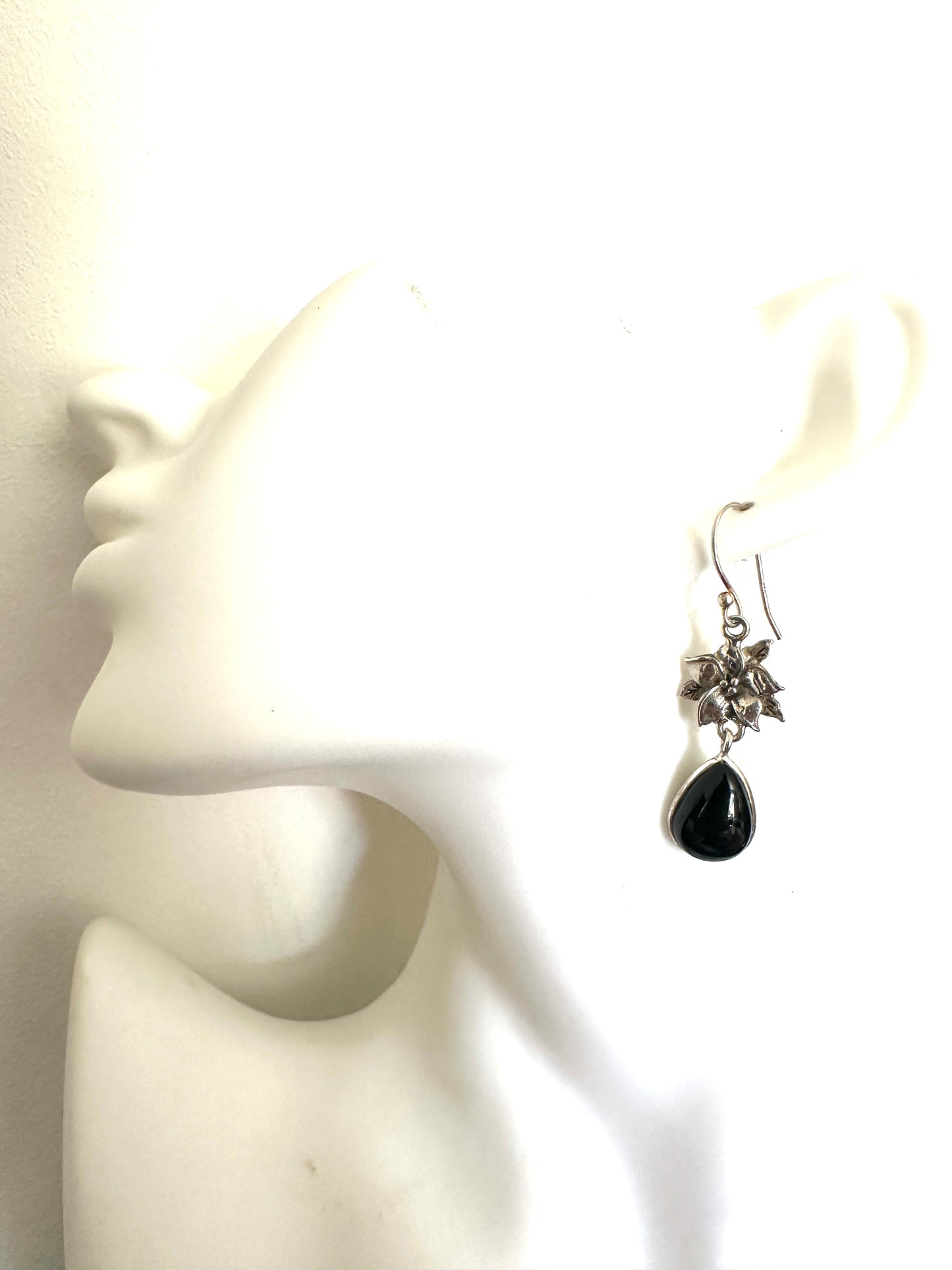 Black Onyx with Silver Lily