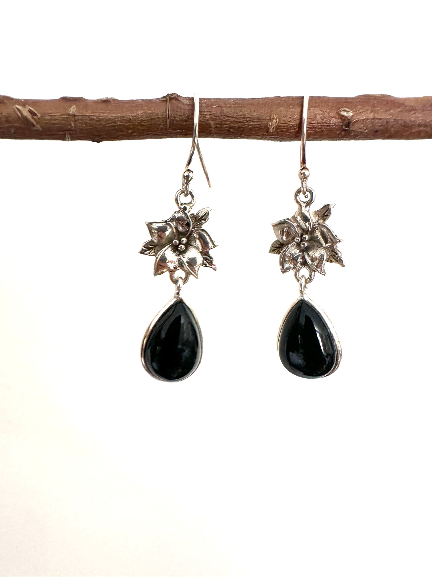 Black Onyx with Silver Lily