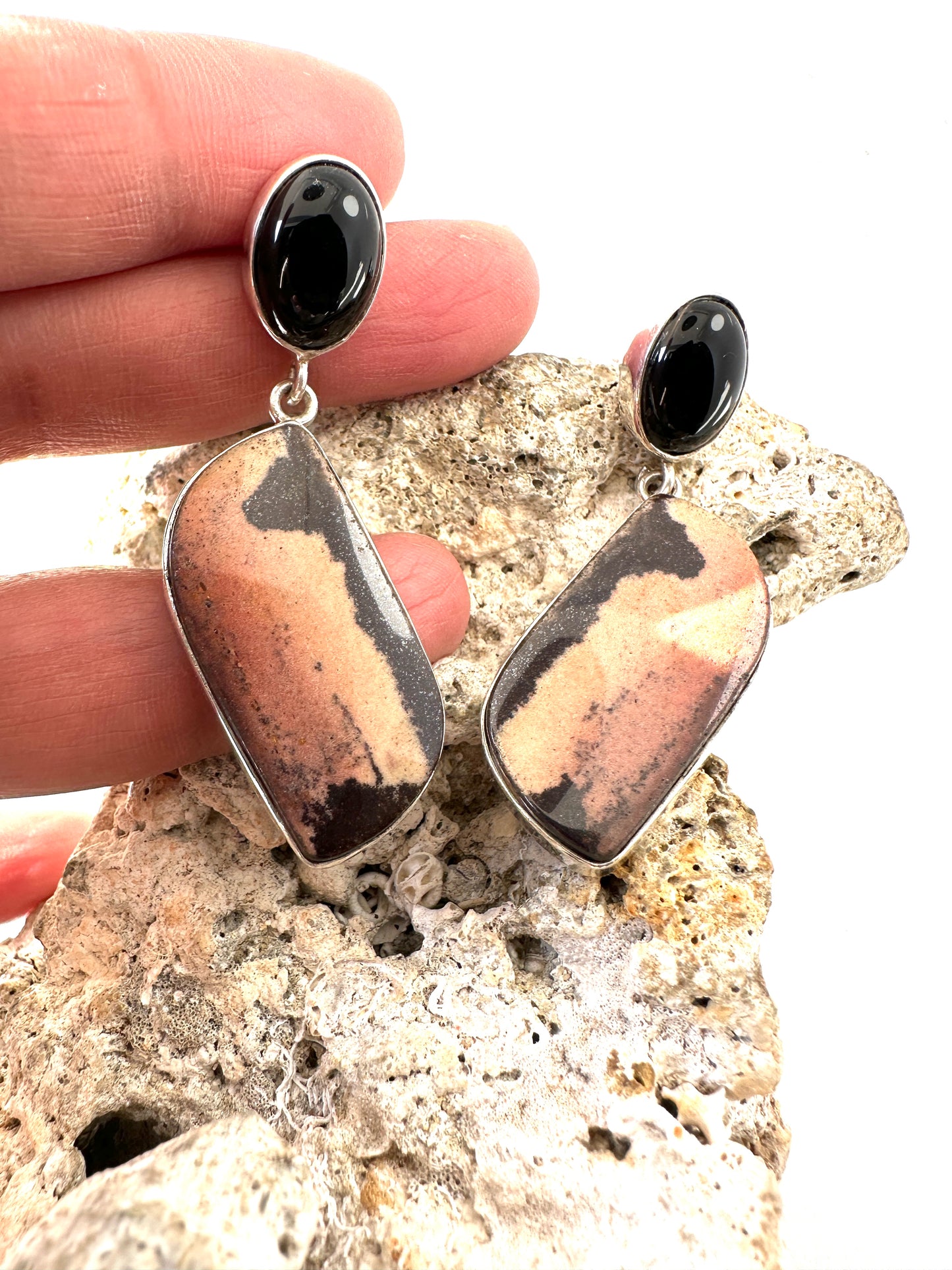 Rhodonite with Black Onyx