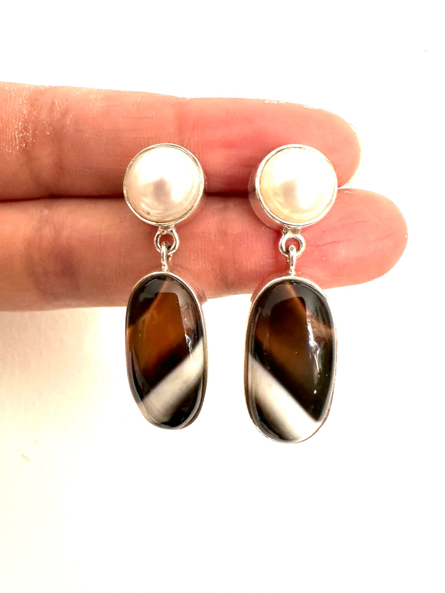 Brown Banded Onyx with Pearl