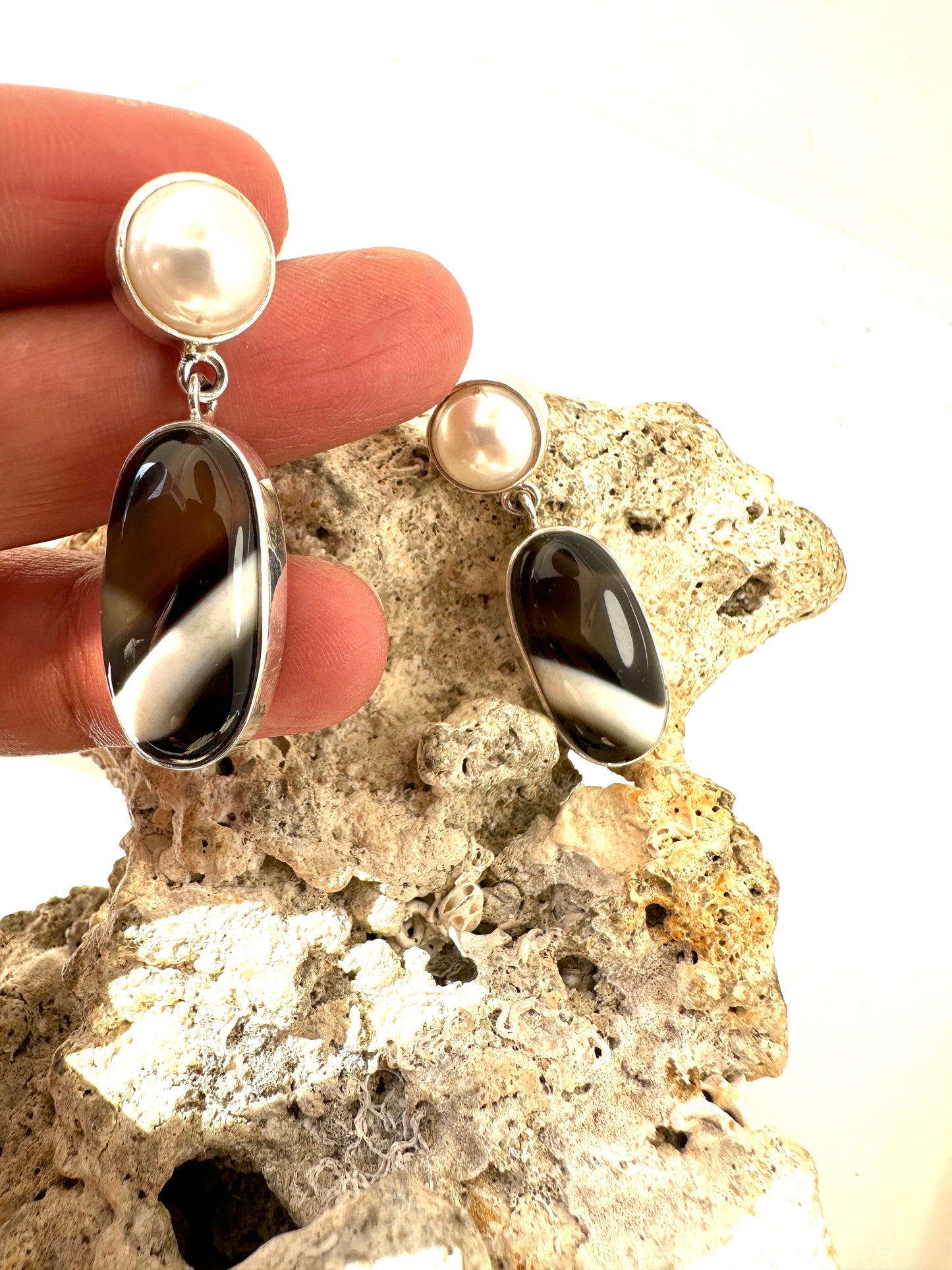 Brown Banded Onyx with Pearl