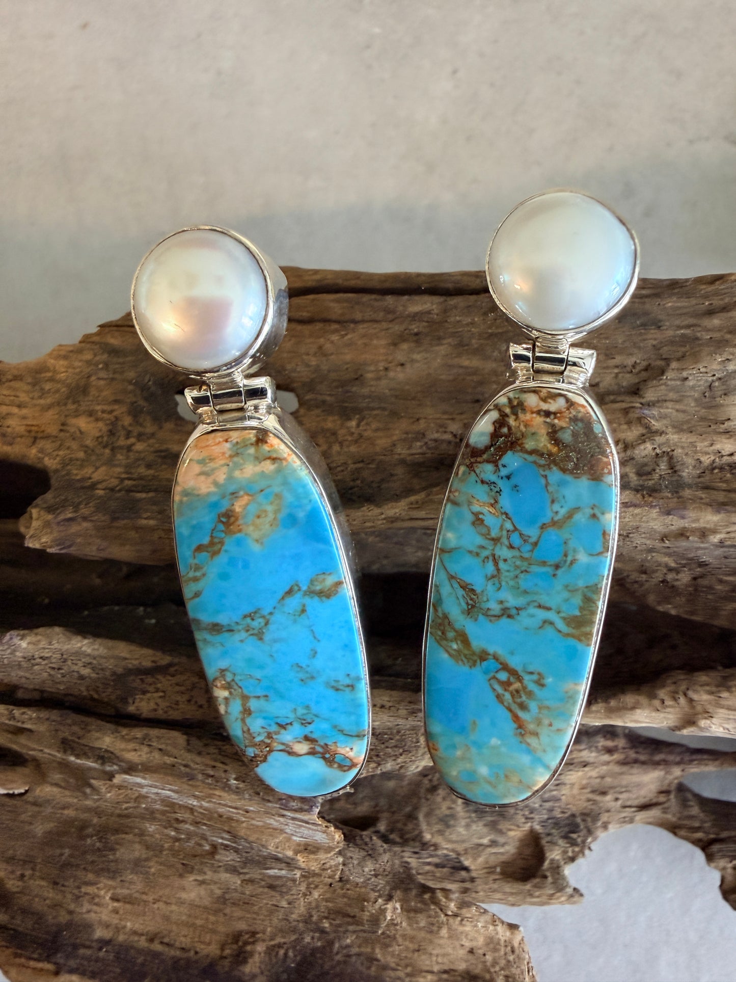 Magnesite with Pearl