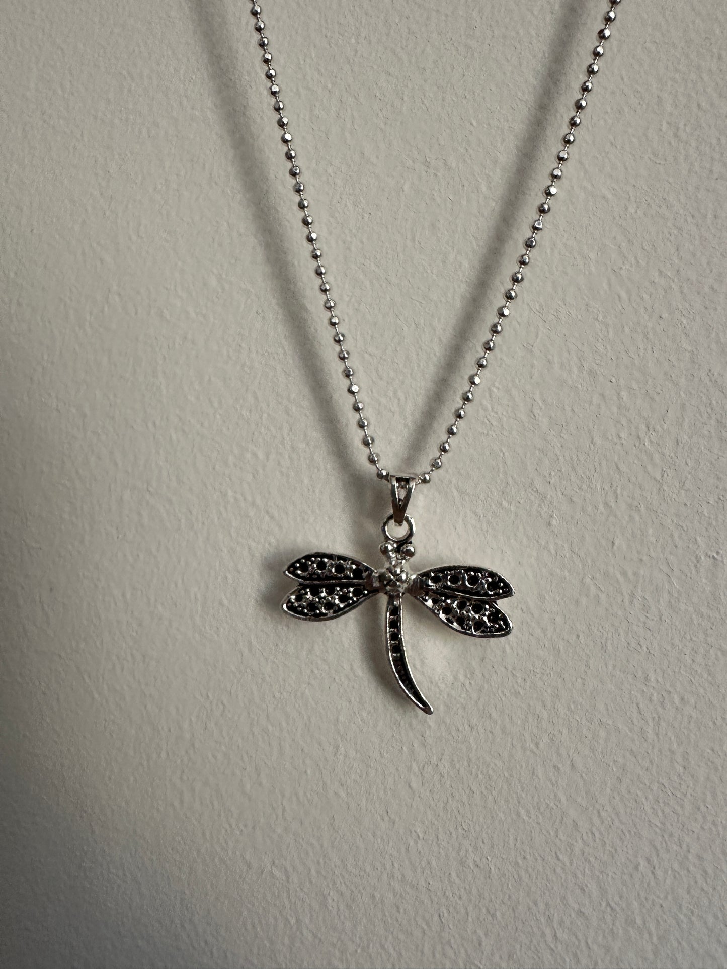Dragonfly - curved tail