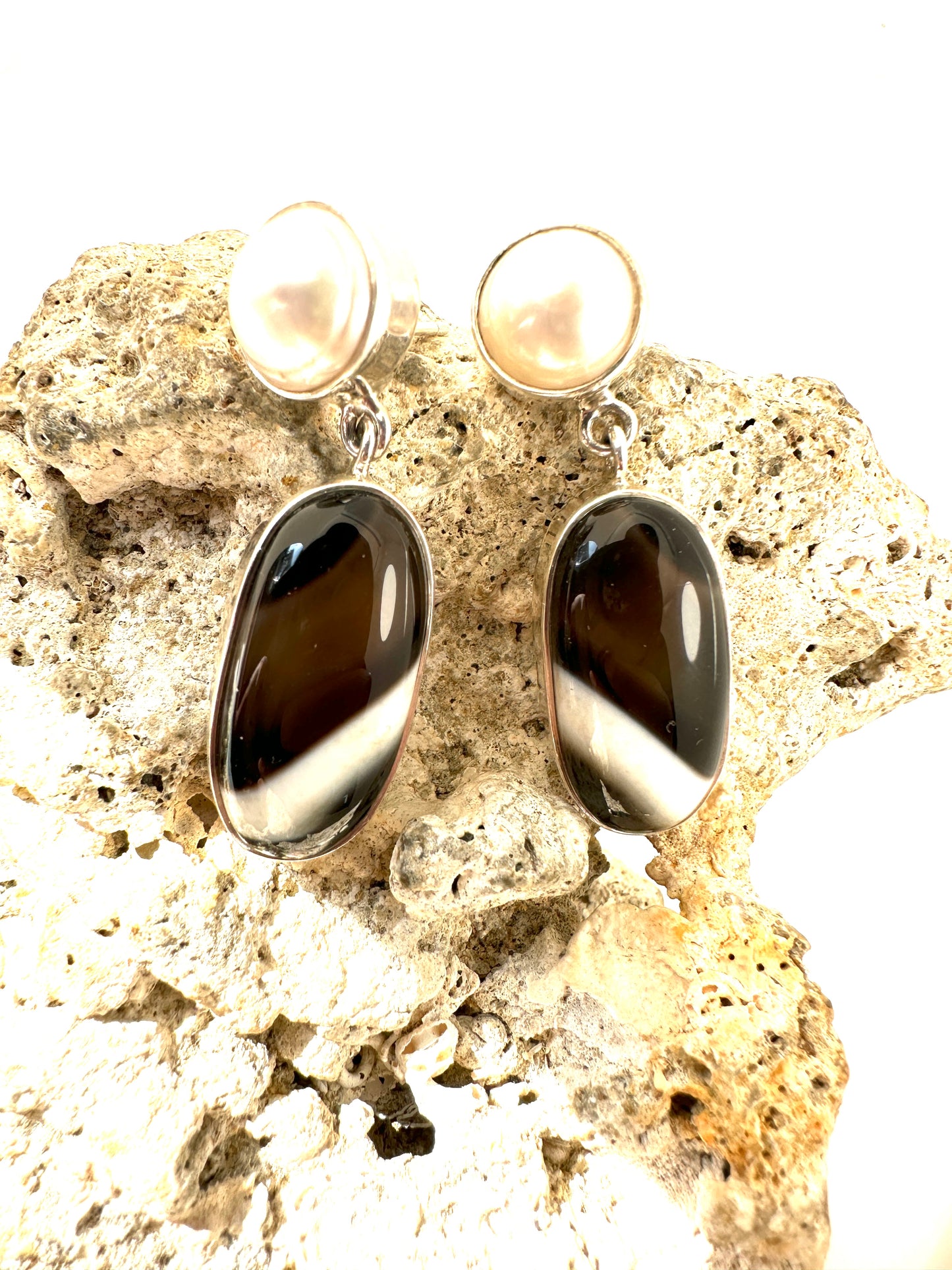 Brown Banded Onyx with Pearl