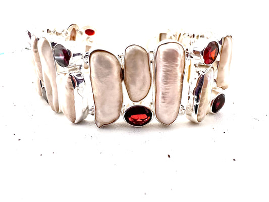 Biwa Pearl with Garnet
